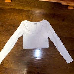 Long sleeve crop top
